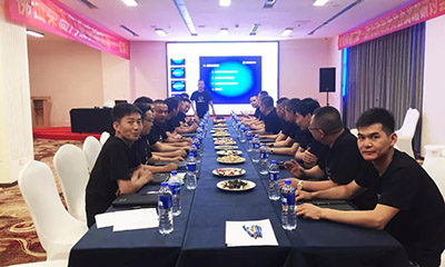 榮高伸縮門首屆代理商委員會(huì)戰(zhàn)略研討會(huì)于成都勝利召開！